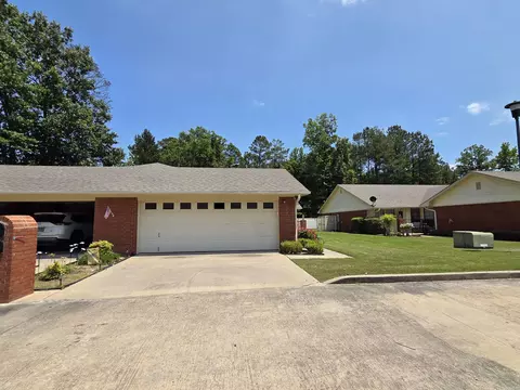 31 Summerset Pl, Pine Bluff, AR 71603