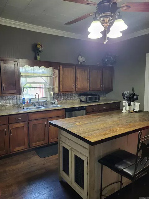 Kitchen - 1050 County Road 481, Rector, AR 72461 photo 2 of 4