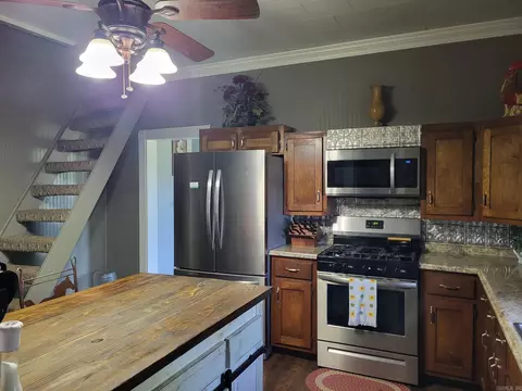 Kitchen - 1050 County Road 481, Rector, AR 72461 photo 3 of 4
