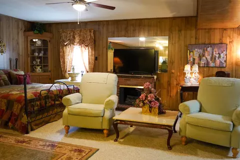 Bedroom - 8901 Dawn Dr, Mabelvale, AR 72103 photo 3 of 3