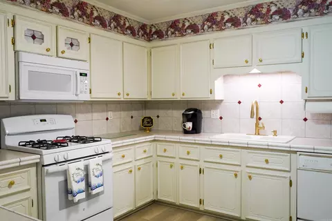 Kitchen - 8901 Dawn Dr, Mabelvale, AR 72103 photo 1 of 1