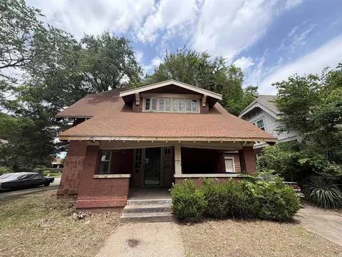 224 W Daisy Bates Dr, Little Rock, AR 72202
