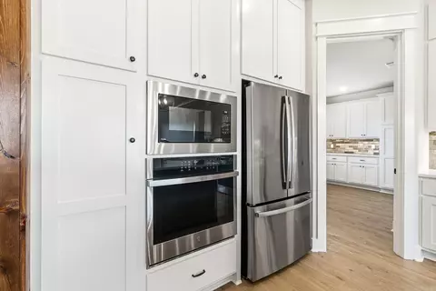 Kitchen - 75 Daly Dr, Cabot, AR 72023 photo 5 of 7