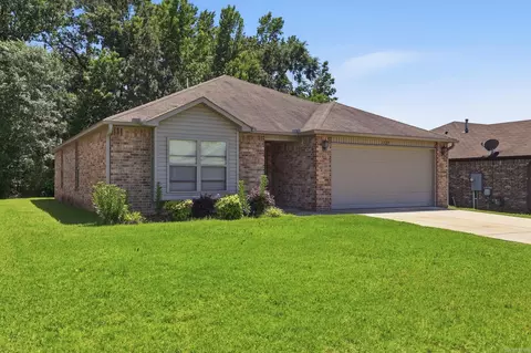 1129 Meadows Edge Dr, Alexander, AR 72002