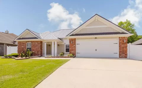 Exterior - 605 Surrey Ln, Benton, AR 72015 photo 2 of 9