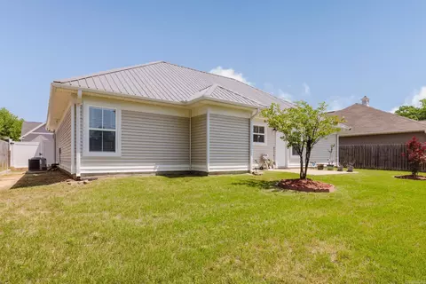 Exterior - 605 Surrey Ln, Benton, AR 72015 photo 7 of 9