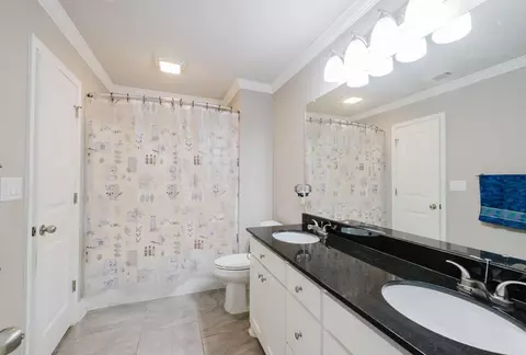 Bath - 605 Surrey Ln, Benton, AR 72015 photo 2 of 3