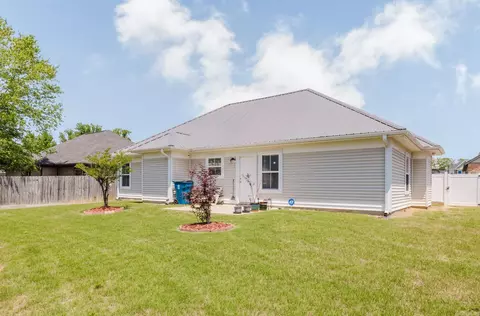 Exterior - 605 Surrey Ln, Benton, AR 72015 photo 5 of 9