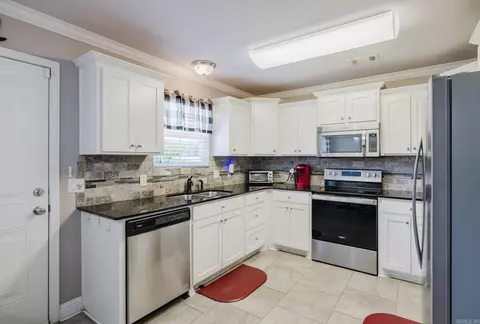Kitchen - 605 Surrey Ln, Benton, AR 72015 photo 1 of 3