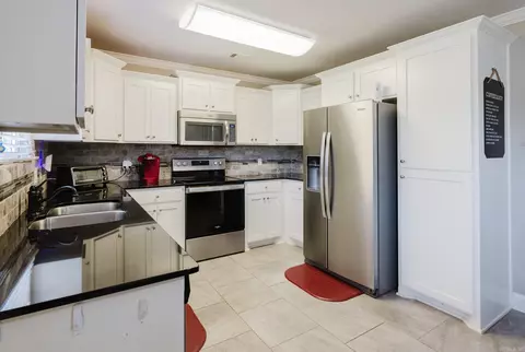 Kitchen - 605 Surrey Ln, Benton, AR 72015 photo 2 of 3
