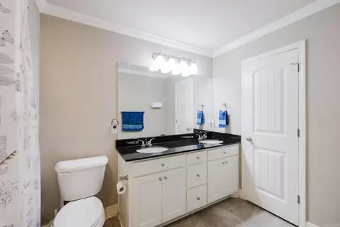 Bath - 605 Surrey Ln, Benton, AR 72015 photo 1 of 3