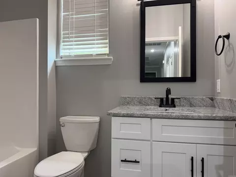 Bath - 1302 E 41st, Pine Bluff, AR 71601 photo 5 of 5