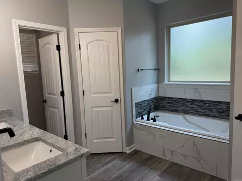Bath - 1302 E 41st, Pine Bluff, AR 71601 photo 1 of 5