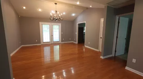 Living - 137 Sharp St, Melbourne, AR 72556 photo 2 of 4