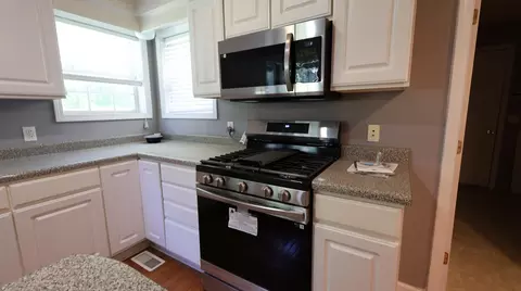 Kitchen - 137 Sharp St, Melbourne, AR 72556 photo 2 of 2
