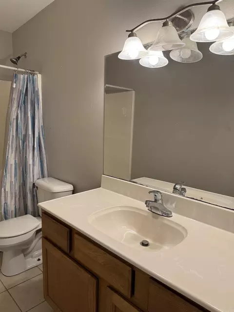 Bath - 1445 Pine Dr, Haskell, AR 72015 photo 2 of 4