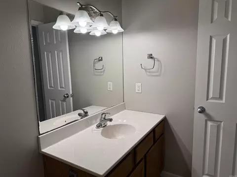 Bath - 1445 Pine Dr, Haskell, AR 72015 photo 3 of 4