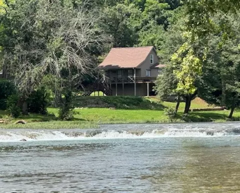 27 Miramichee Dr, Hardy, AR 72542