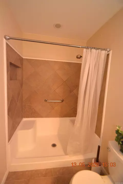 Bath - 17129 S Alexander Rd, Alexander, AR 72002 photo 2 of 6