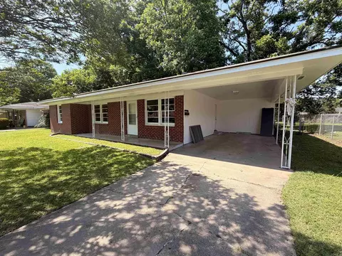 1801 Belmoor Dr, Pine Bluff, AR 71601