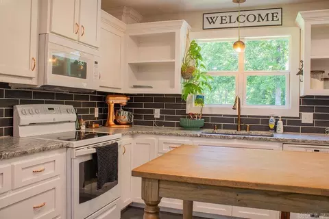 Kitchen - 131 Polk Road 295, Hatfield, AR 71945 photo 7 of 7