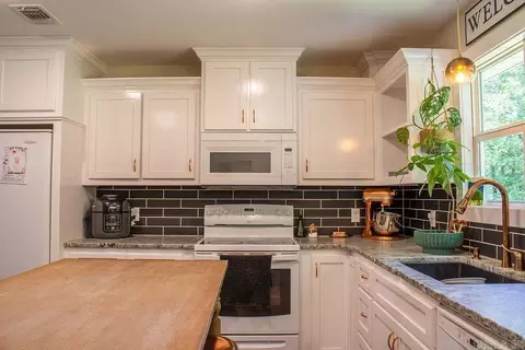Kitchen - 131 Polk Road 295, Hatfield, AR 71945 photo 2 of 7