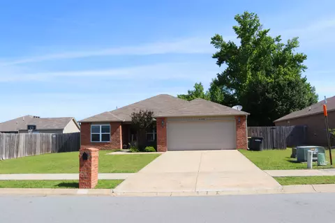 6740 Red Oak Ln, North Little Rock, AR 72117