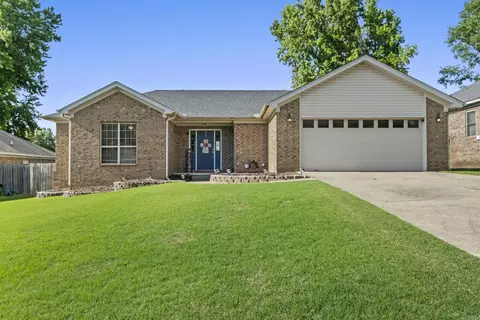 1304 Riverwood Dr, Jacksonville, AR 72076