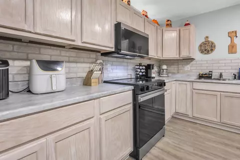 Kitchen - 136 Barentine Rd, Amity, AR 71921 photo 6 of 6