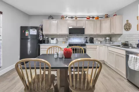 Kitchen - 136 Barentine Rd, Amity, AR 71921 photo 3 of 6