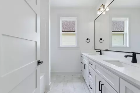 Bath - 7130 Moon View Pl, Alexander, AR 72002 photo 6 of 6