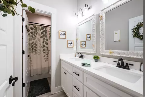 Bath - 6096 Meridian Dr, Alexander, AR 72002 photo 4 of 4