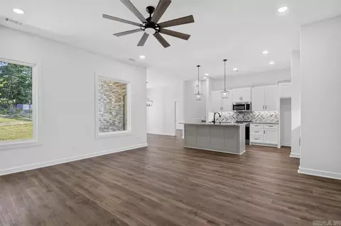 Living - 2116 Sable Oaks, Bryant, AR 72022 photo 2 of 2