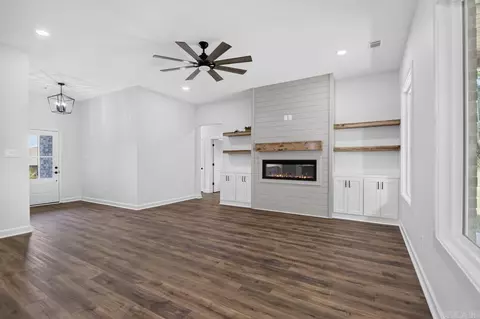 Living - 2116 Sable Oaks, Bryant, AR 72022 photo 1 of 2