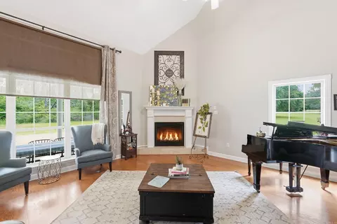 Living - 30 Pinnacle Springs Rd, Greenbrier, AR 72058 photo 2 of 4