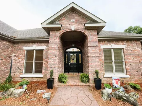 200 Gardens Gate Cir, Hot Springs, AR 71913