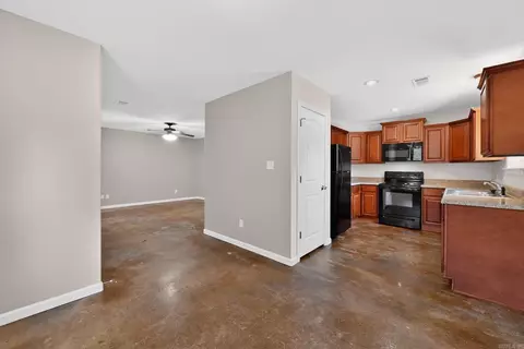 Entry Way - 1296 Ridge Rd, Benton, AR 72015 photo 2 of 5