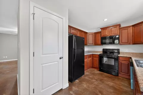 Entry Way - 1296 Ridge Rd, Benton, AR 72015 photo 3 of 5