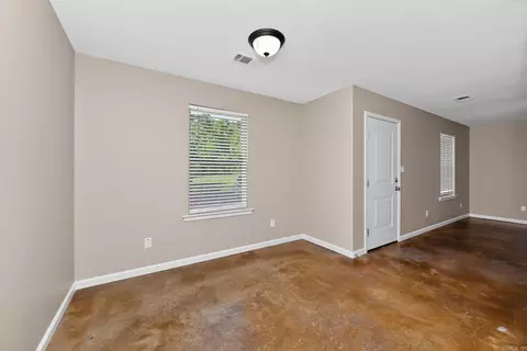 Living - 1296 Ridge Rd, Benton, AR 72015 photo 2 of 4
