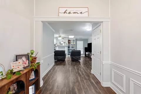 Entry Way - 31 Azalea Cir, Benton, AR 72019 photo 3 of 5