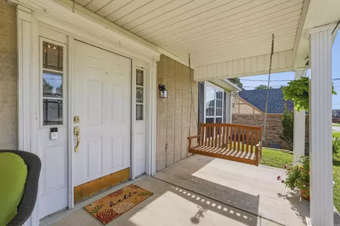 Entry Way - 31 Azalea Cir, Benton, AR 72019 photo 1 of 5