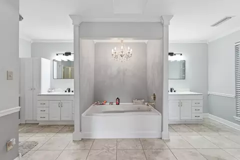 Bath - 31 Azalea Cir, Benton, AR 72019 photo 2 of 5