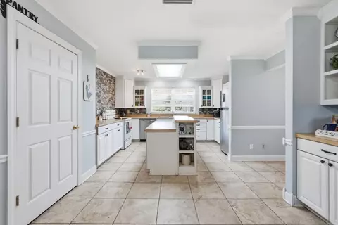 Kitchen - 31 Azalea Cir, Benton, AR 72019 photo 1 of 5