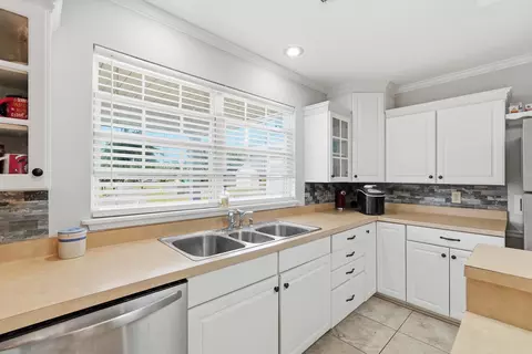 Kitchen - 31 Azalea Cir, Benton, AR 72019 photo 4 of 5
