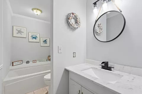 Bath - 31 Azalea Cir, Benton, AR 72019 photo 1 of 5