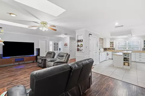 Entry Way - 31 Azalea Cir, Benton, AR 72019 photo 4 of 5