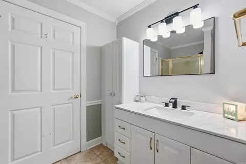 Bath - 31 Azalea Cir, Benton, AR 72019 photo 4 of 5
