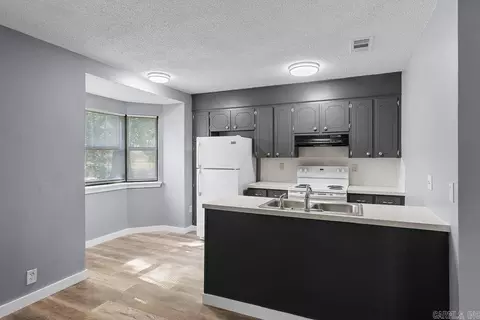 Kitchen - 902-906 Dismukes Ave, Lonoke, AR 72086 photo 4 of 5
