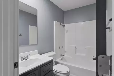 Bath - 902-906 Dismukes Ave, Lonoke, AR 72086 photo 4 of 5