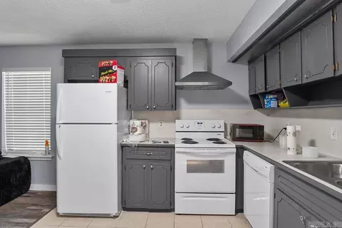 Kitchen - 902-906 Dismukes Ave, Lonoke, AR 72086 photo 1 of 5